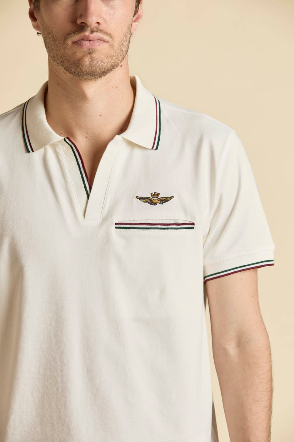 Dettaglio polo Aeronautica Militare ricamo aquila
