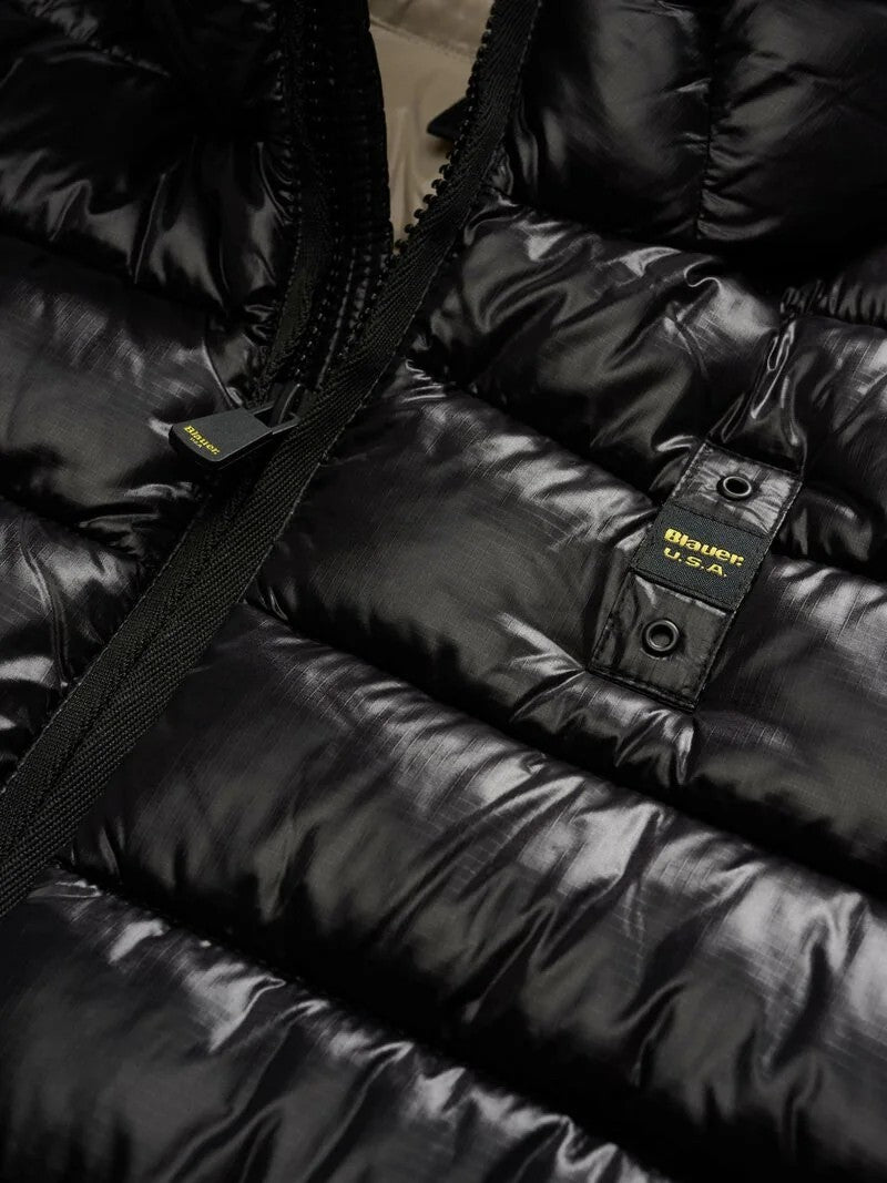Dettaglio trapuntatura giubbino Blauer Adams da uomo nero con tessuto lucido imbottito