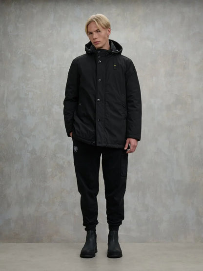 Parka uomo Blauer Chester in neoprene liscio idrorepellente con cappuccio removibile indossato