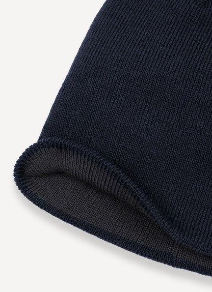 Cappello beanie unisex Colmar blu a costine con interno a contrasto e logo laterale dettaglio