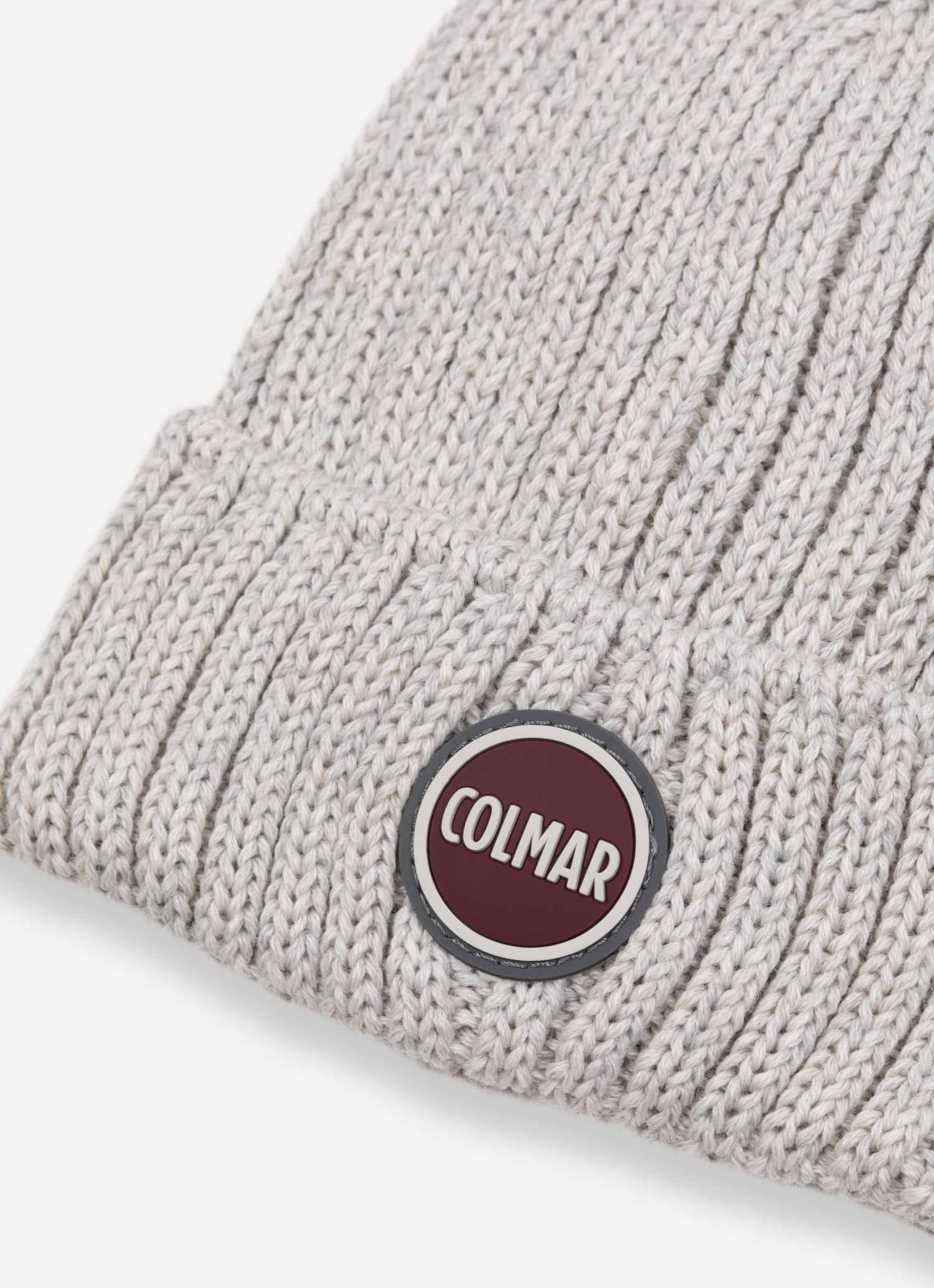 Cappello unisex Colmar grigio in lana a coste con risvolto e logo frontale dettaglio