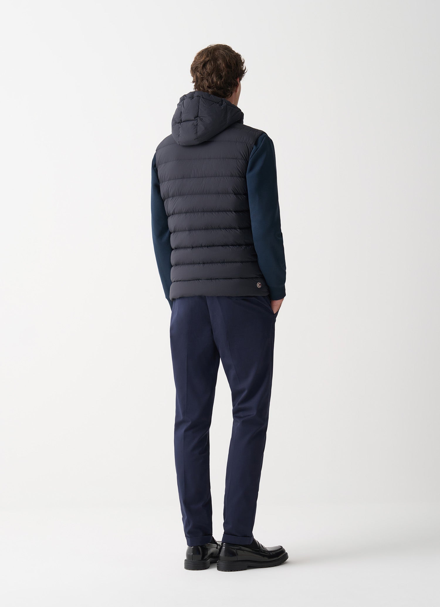 Gilet uomo Colmar nero con cappuccio staccabile e imbottitura in piuma naturale vista laterale