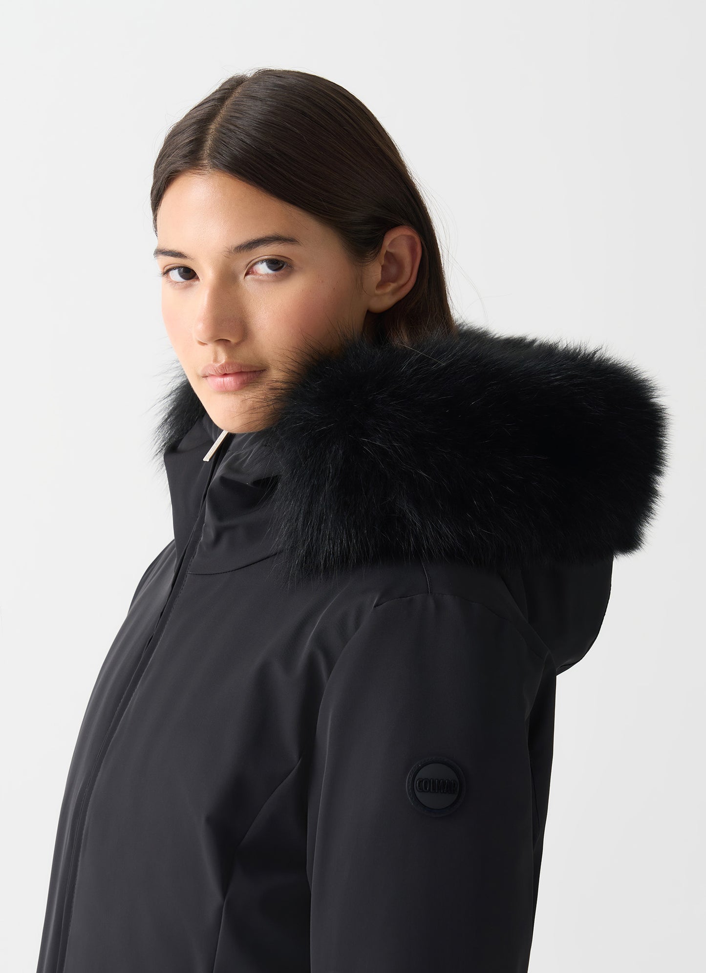 Piumino donna Colmar nero impermeabile con cappuccio e pelliccia sintetica staccabile dettaglio