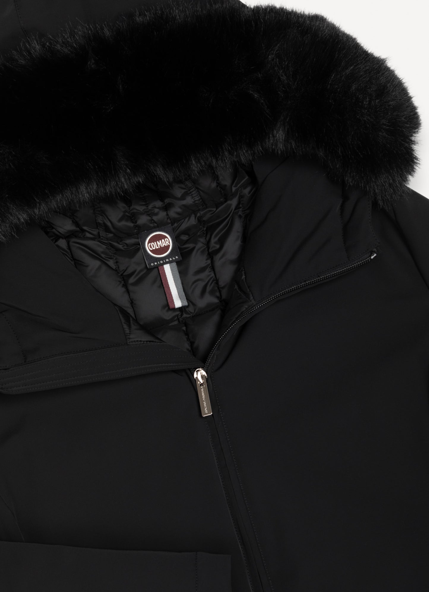 Piumino donna Colmar nero impermeabile con cappuccio e pelliccia sintetica staccabile dettaglio etichetta