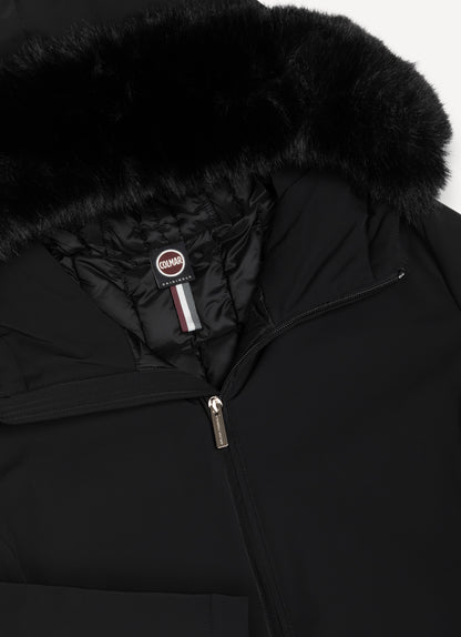 Piumino donna Colmar nero impermeabile con cappuccio e pelliccia sintetica staccabile dettaglio etichetta