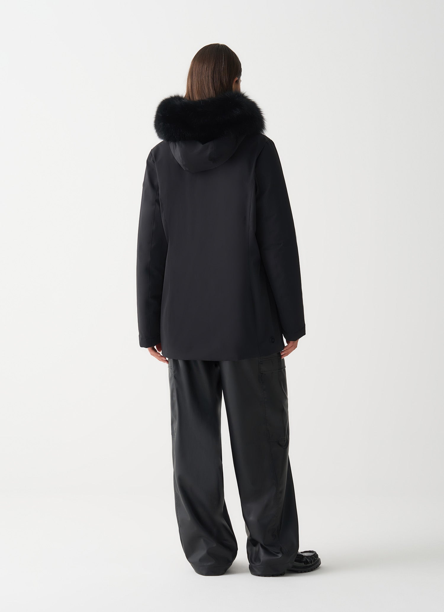 Piumino donna Colmar nero impermeabile con cappuccio e pelliccia sintetica staccabile vista dietro