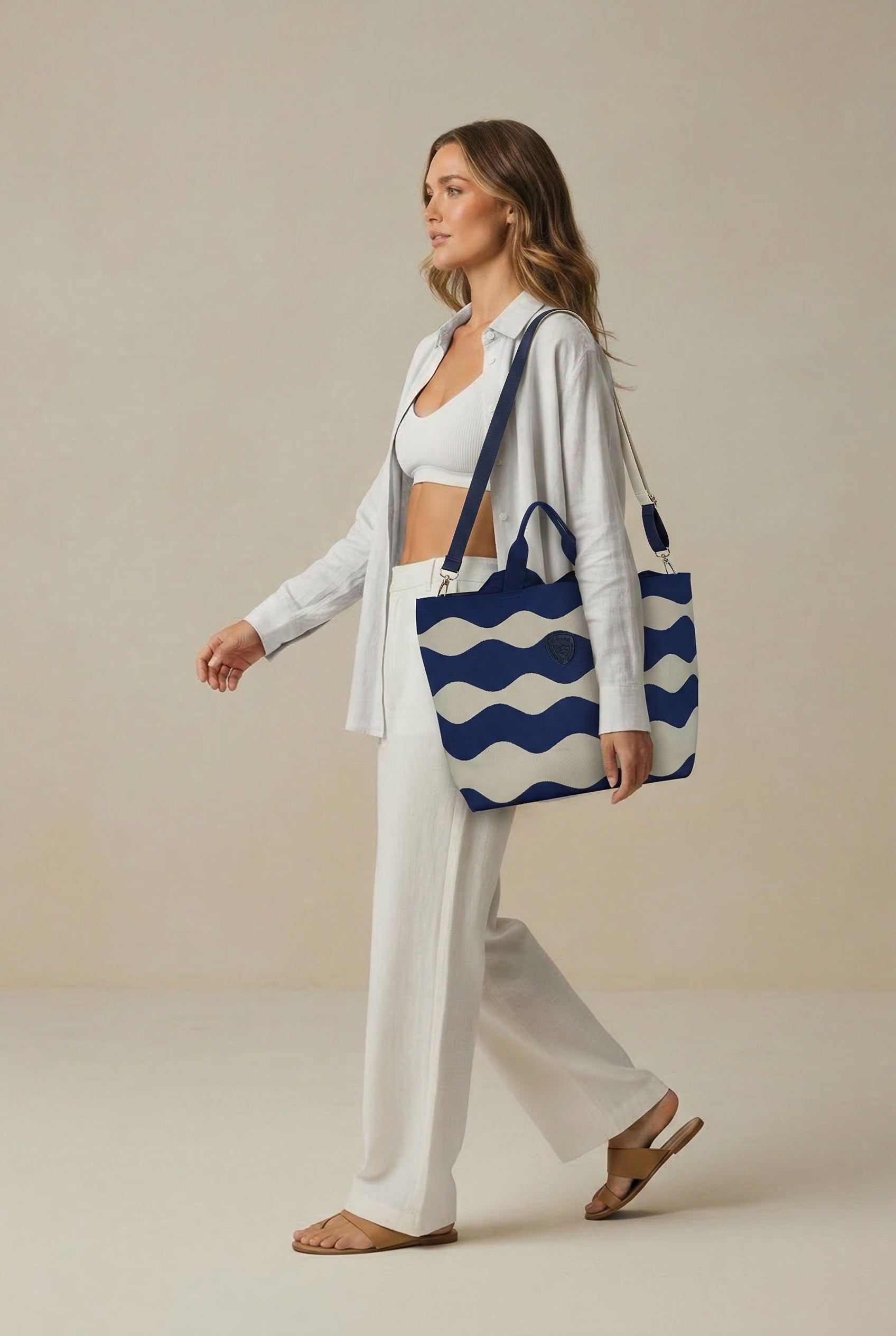 Borsa donna Blauer indossata outfit estivo