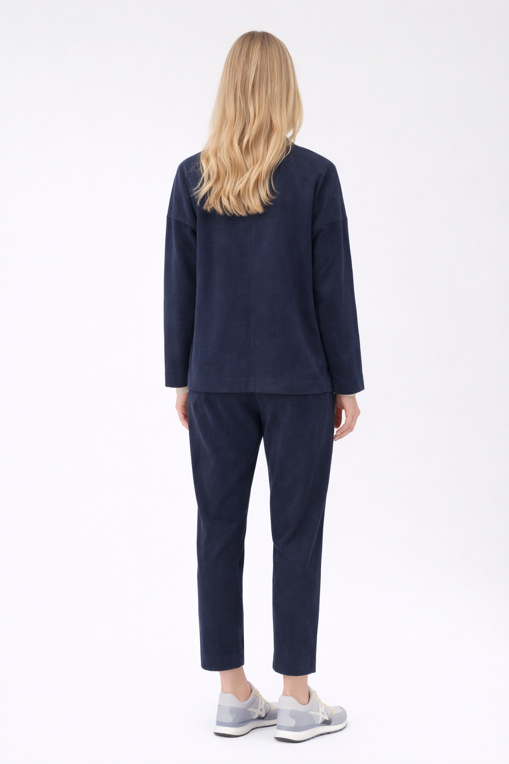 Giacca blu da donna CIRCOLO 1901 indossata, vista posteriore, linea pulita e struttura regolare