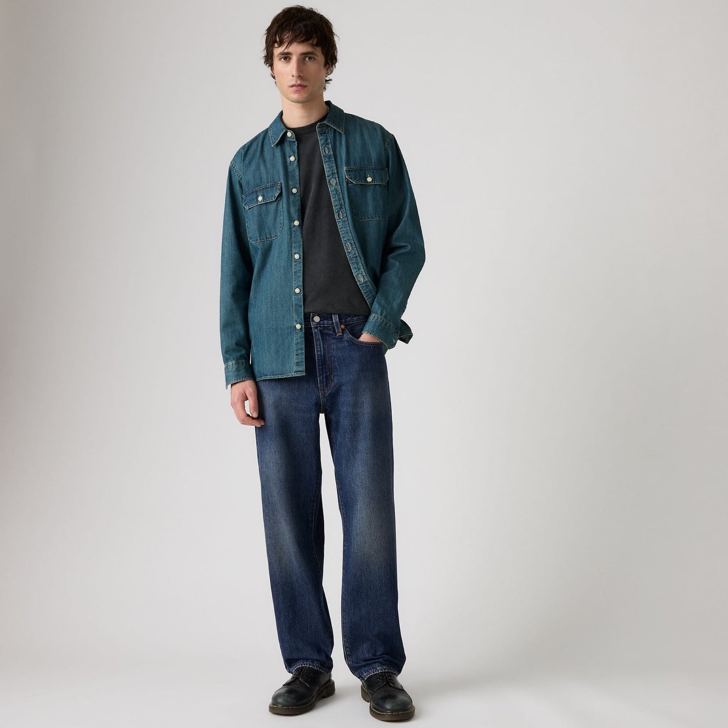 Jeans uomo LEVI'S 568™ Straight Loose Hard Rain (Medium Wash) - vista frontale indossata
