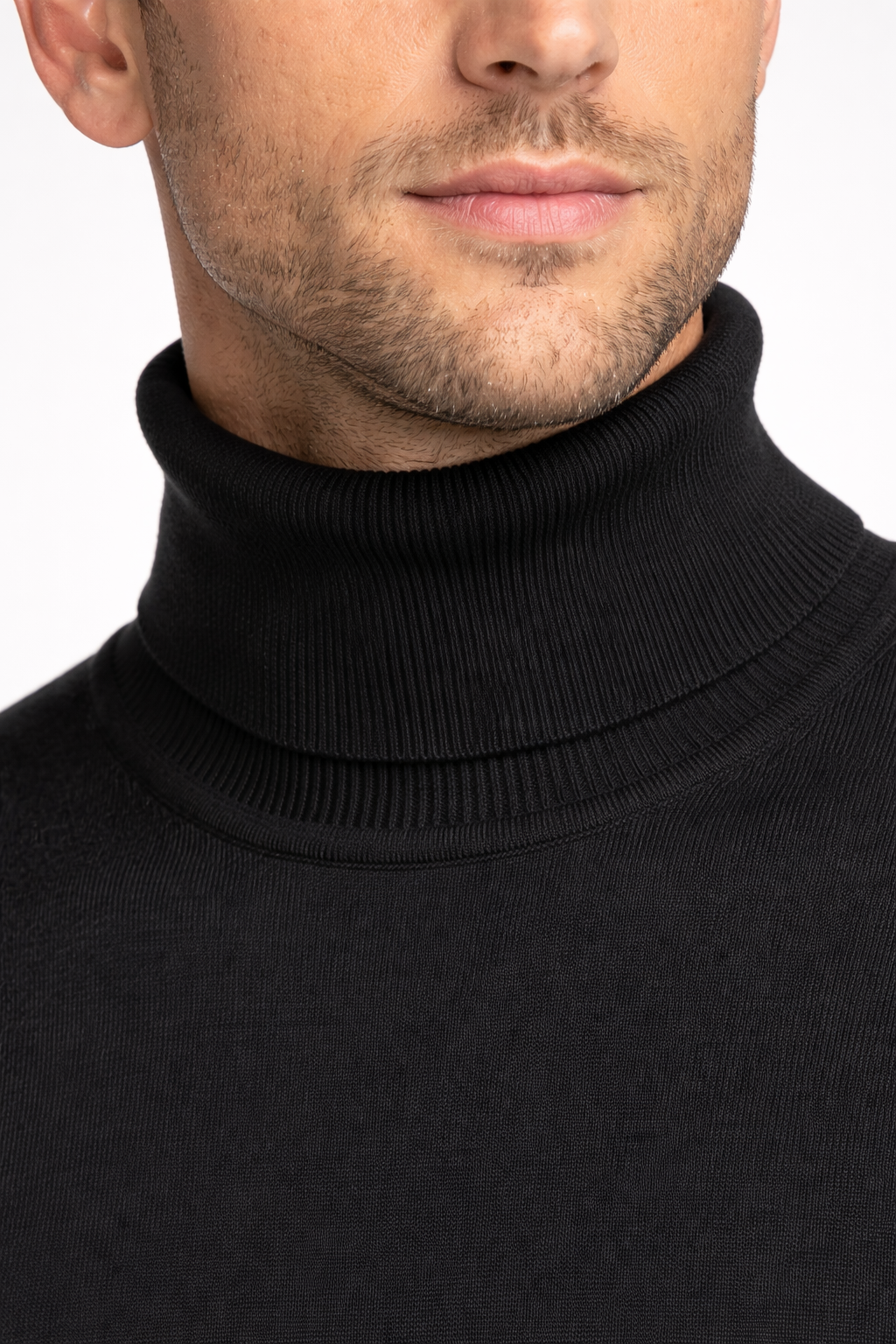 Dettaglio collo alto maglia dolcevita uomo in lana Merino PRIVATI FIRENZE