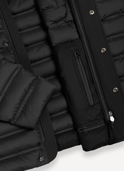 Piumino uomo Colmar nero senza cuciture con cappuccio staccabile e imbottitura in piuma naturale dettaglio