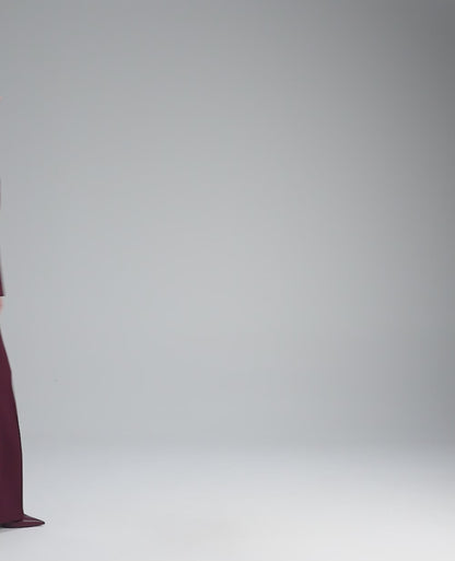 Pantaloni Twinset donna in tessuto crêpe con linea ampia e piega stirata look indossato