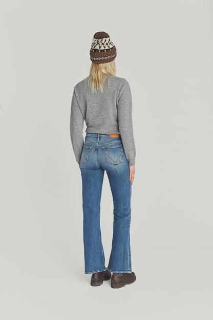Jeans donna Roy Roger's New Roy Downtown bootcut in denim lavaggio medio indossato