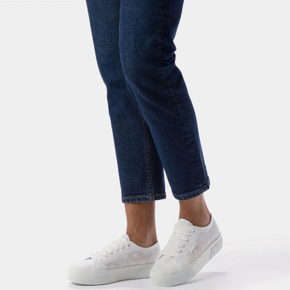 Superga 2740 donna con zeppa in cotone sangallo floreale bianco e lacci in raso indossate