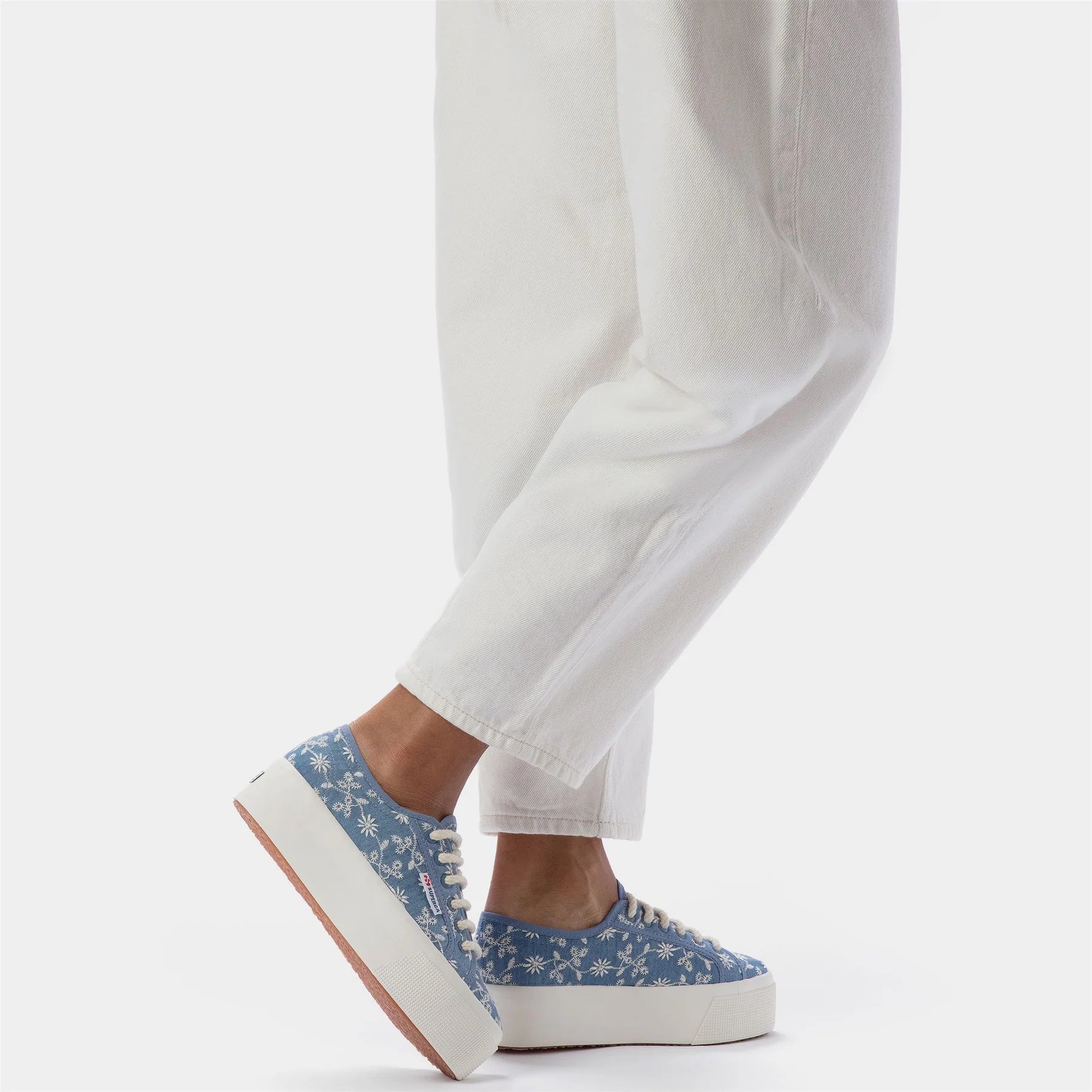 Sneaker Superga 2790 platform sangallo indossata vista laterale destra