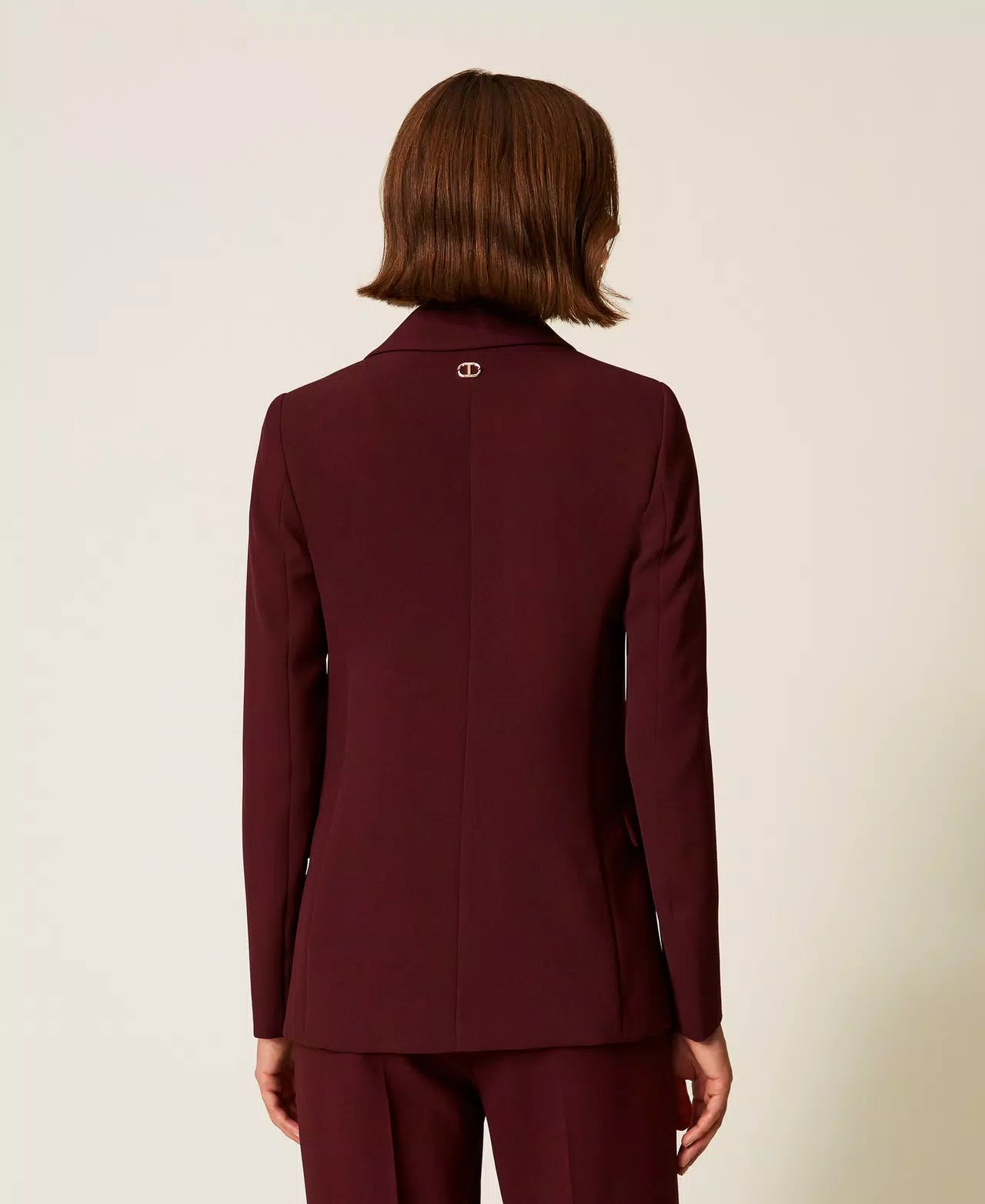 Giacca donna Twinset in crêpe slim con Oval T colore viola Winetasting dietro