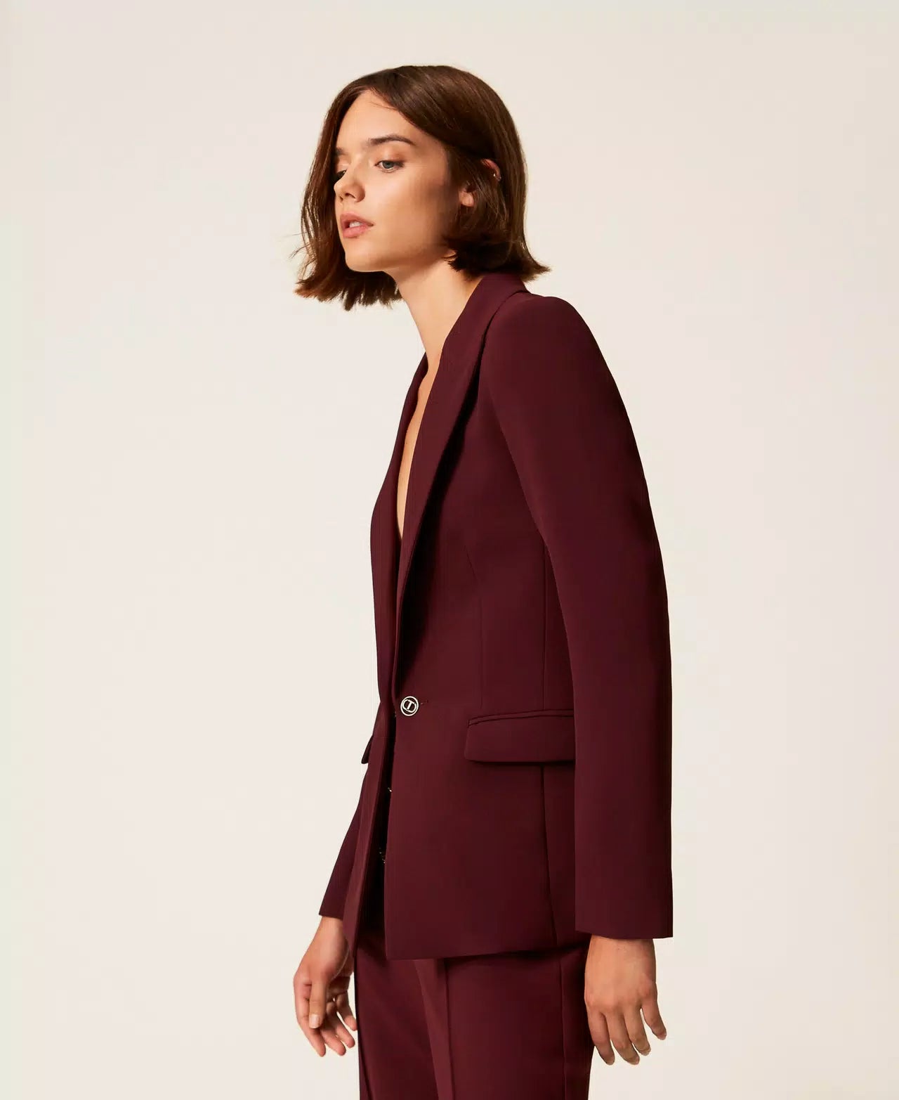 Giacca donna Twinset in crêpe slim con Oval T colore viola Winetasting lato