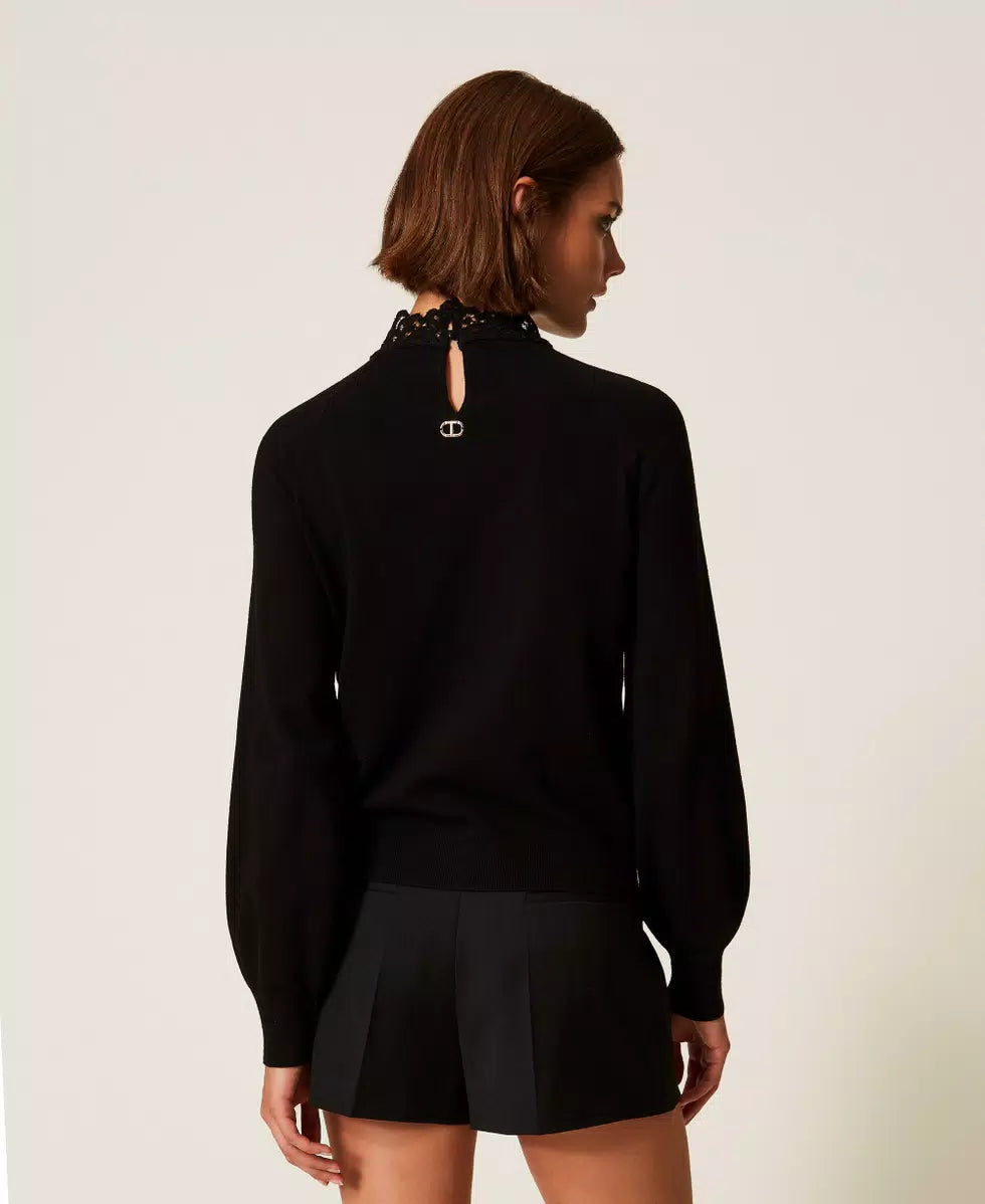 Twinset Maglia Donna Lupetto con Pizzo – look indossato dietro